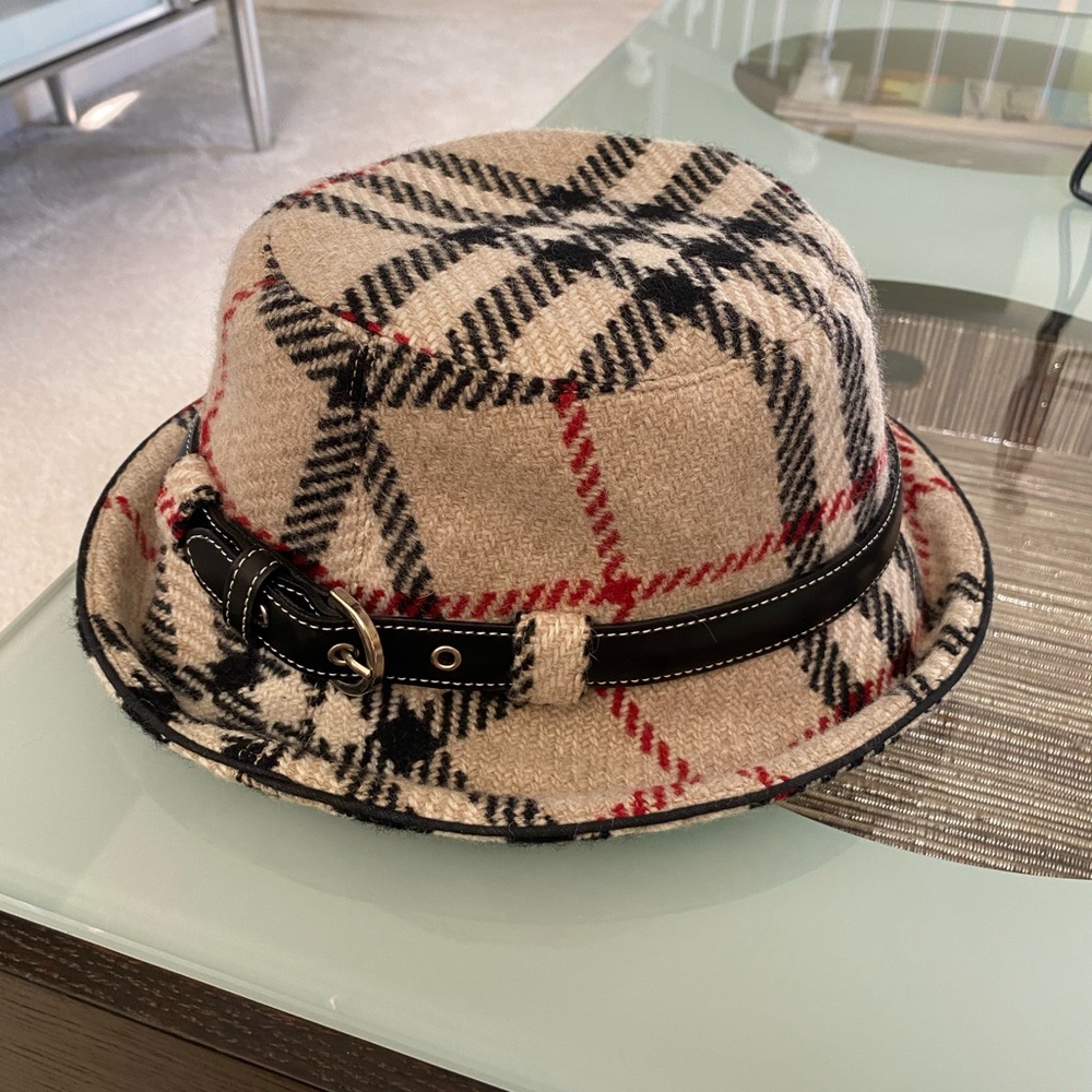 Burberry bucket hat